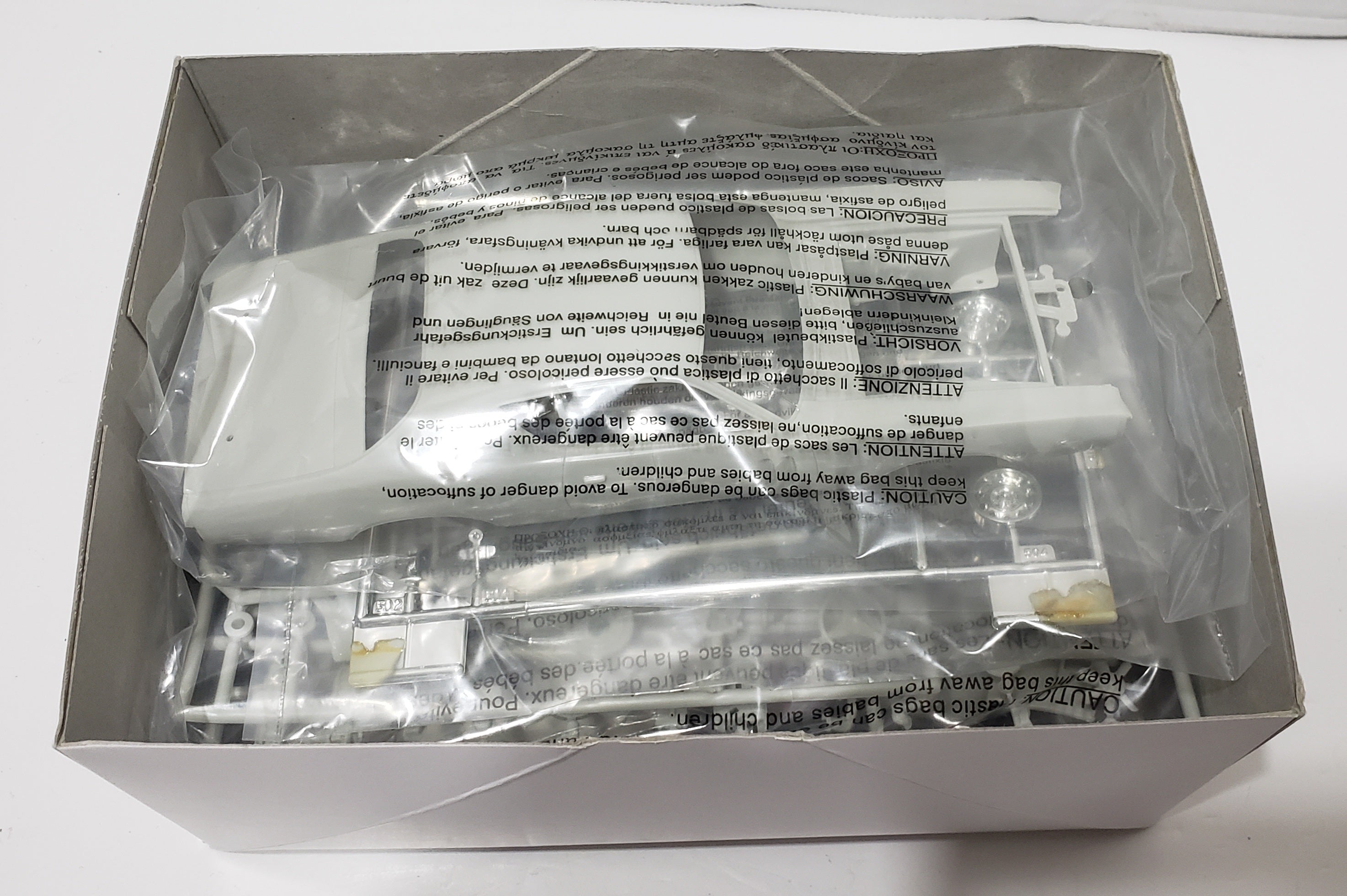 AMT 1971 Dodge Charger Model Kit - 1:25 Scale