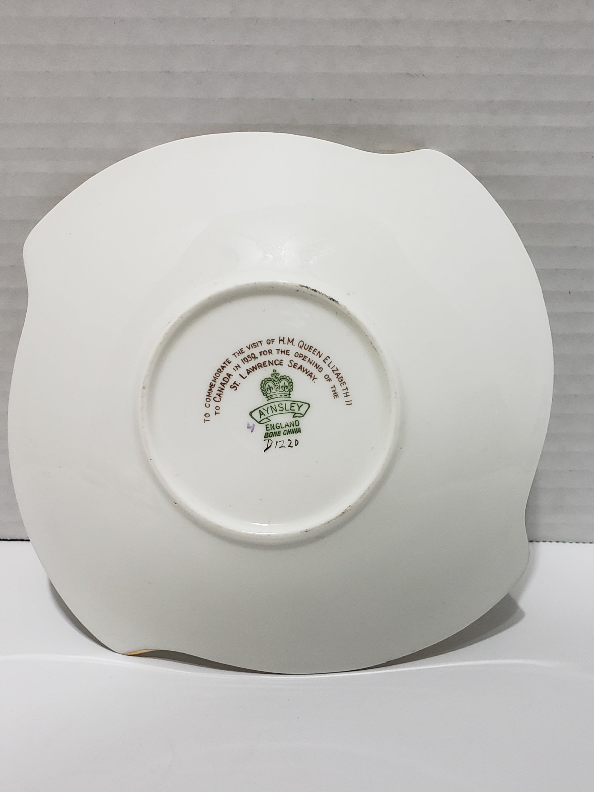 Queen Elizabeth II Commemorate Plate Visit To Canada In 1959 - 6"